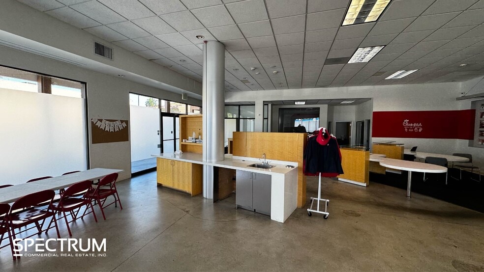 More Photos Of 17648-17656 Ventura Blvd, Encino Unknown For Lease