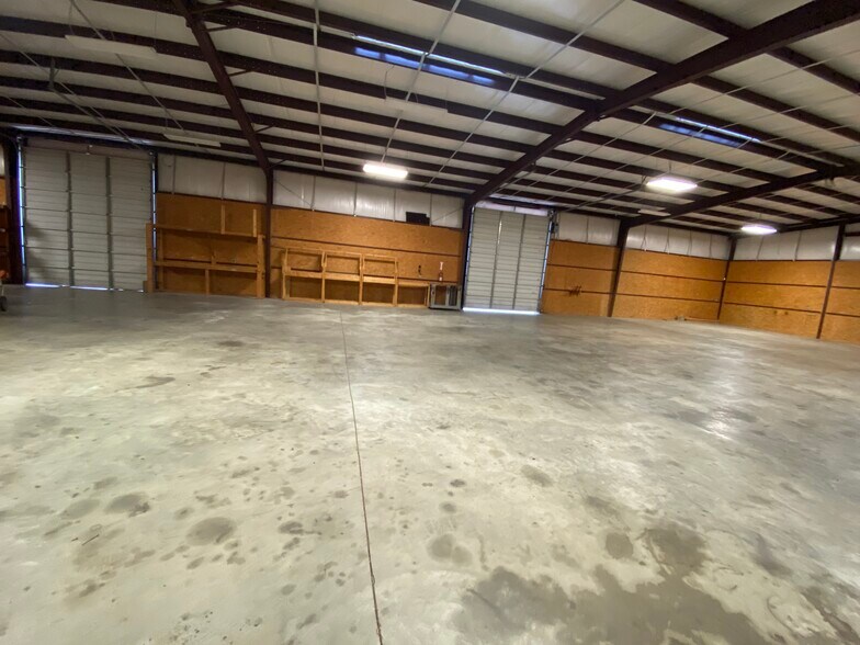 More Photos Of 11115 Neeshaw Dr, Houston Warehouse For Lease