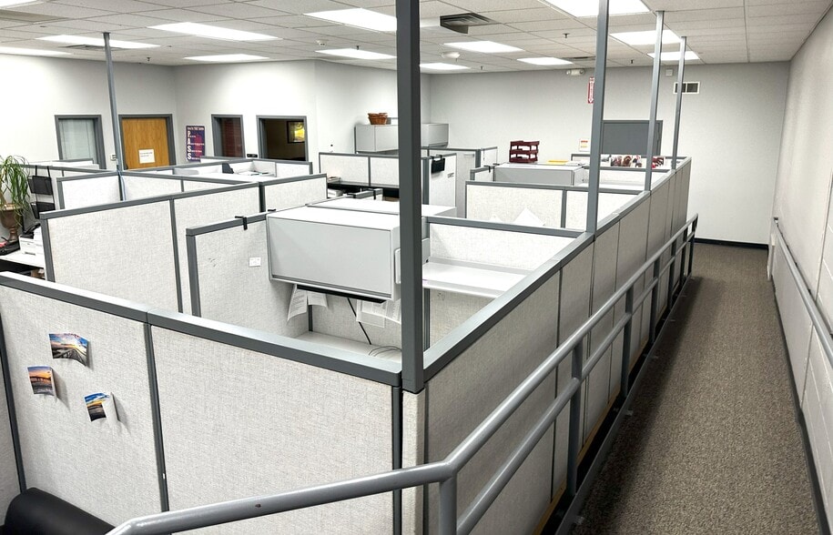 More Photos Of 2202 Harlem Rd, Loves Park Office For Sale