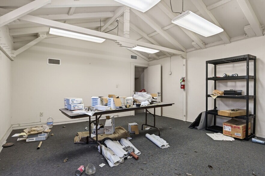 More Photos Of 948 E Main St, Santa Paula Bank For Sale