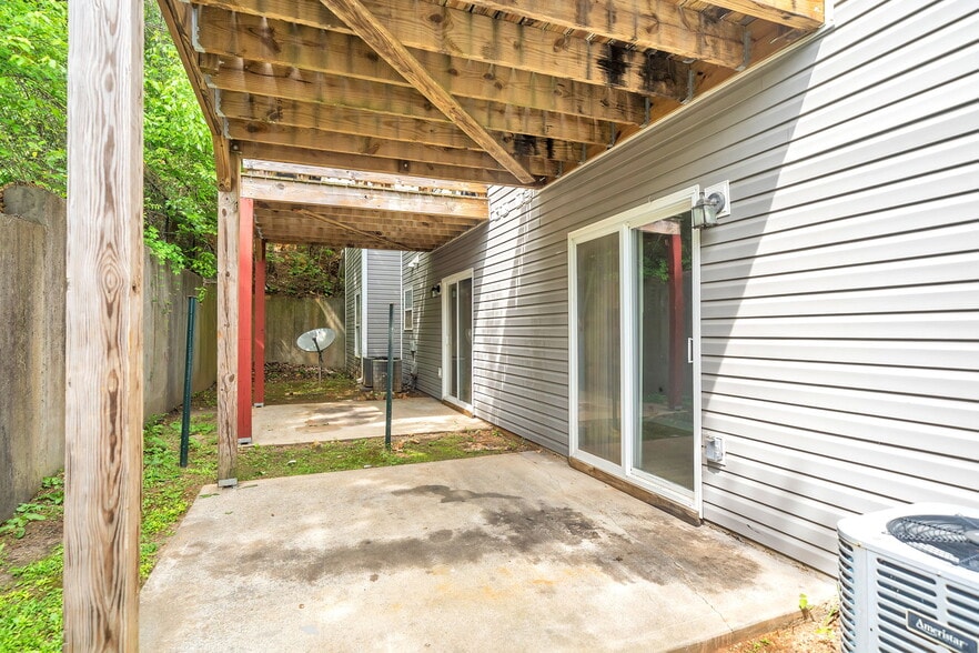 More Photos Of 300 Stonehaven Cir, Cartersville Apartments For Sale