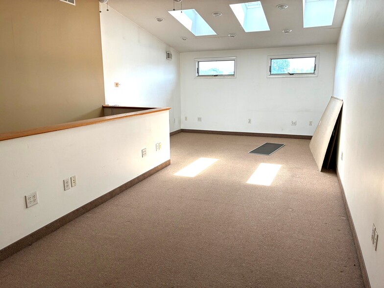More Photos Of 1249 Lehigh Station Rd, Henrietta Warehouse For Lease