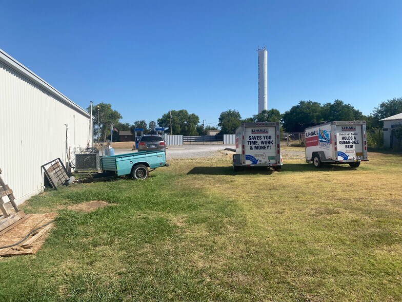 More Photos Of 600 E Main St, Geronimo Convenience Store For Sale
