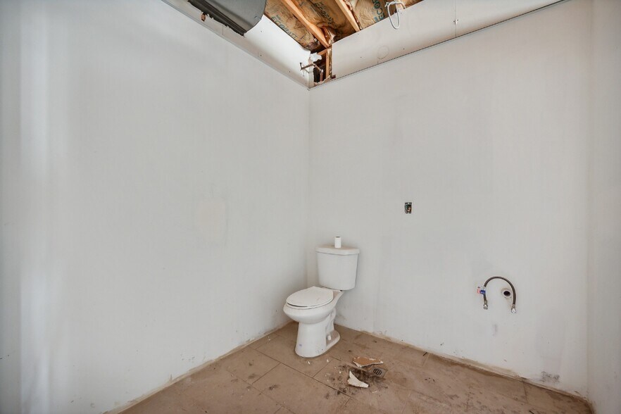 More Photos Of 402 W Kings Hwy, Mount Ephraim Freestanding For Sale