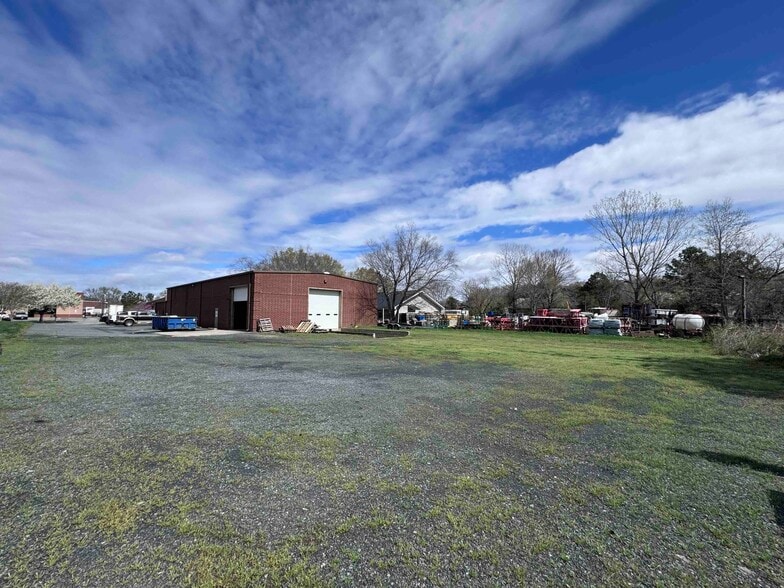 More Photos Of 163 Associates Ln, Indian Trail Warehouse For Lease