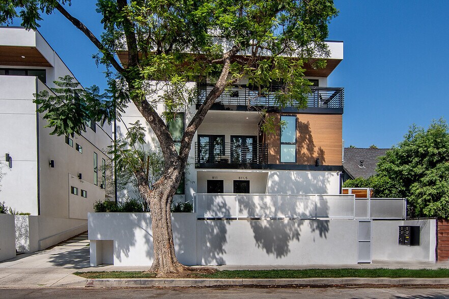 More Photos Of 811 N Harvard Blvd, Los Angeles Multifamily For Sale