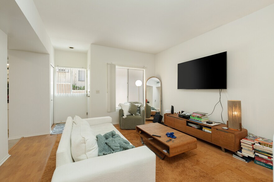 More Photos Of 909 N San Vicente Blvd, West Hollywood Apartments For Sale