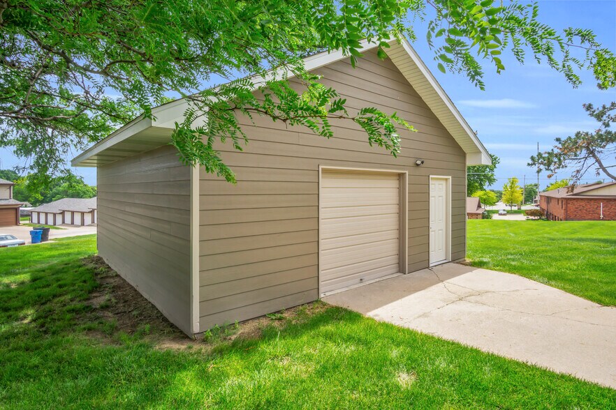 More Photos Of 4107 Central Ave, Kearney Assisted Living For Sale