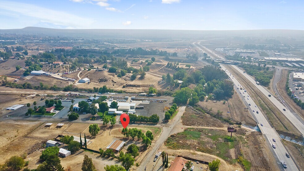 More Photos Of 25110 Monroe Ave, Murrieta Veterinarian Kennel For Sale