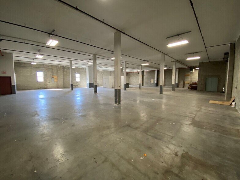 More Photos Of 255 47th St, Brooklyn Warehouse For Lease