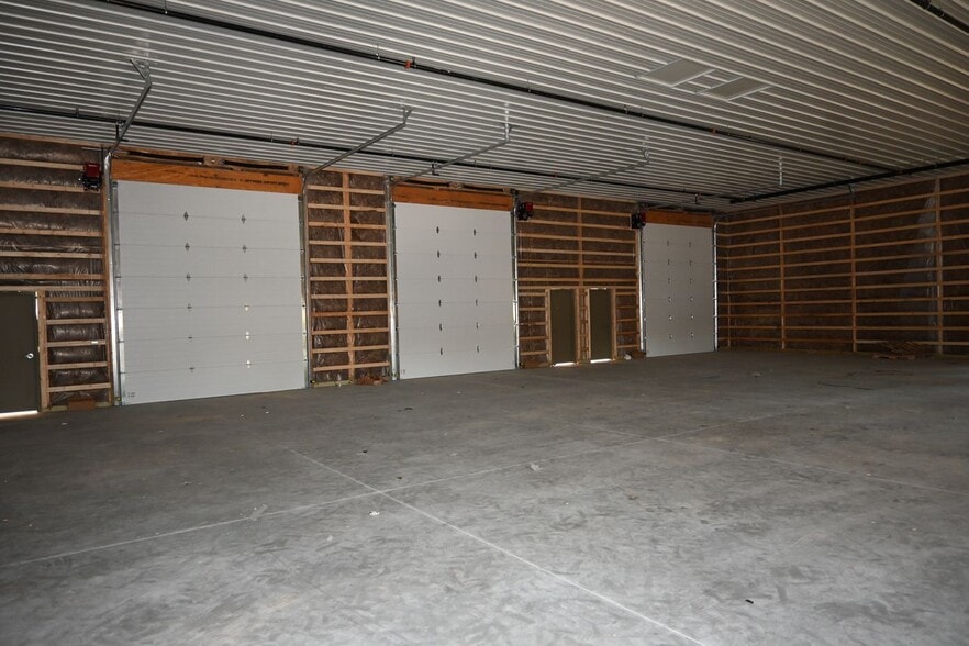 More Photos Of 47 Thames Rd, Hooksett Service For Sale