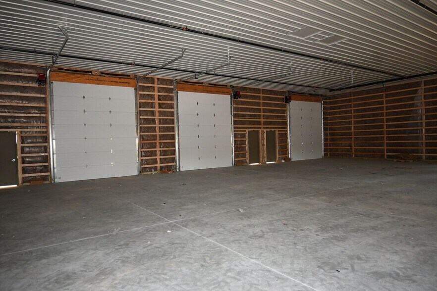 More Photos Of 47 Thames Rd, Hooksett Service For Sale