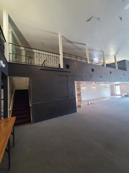 More Photos Of 12300 Old Glenn Hwy, Eagle River Restaurant For Lease