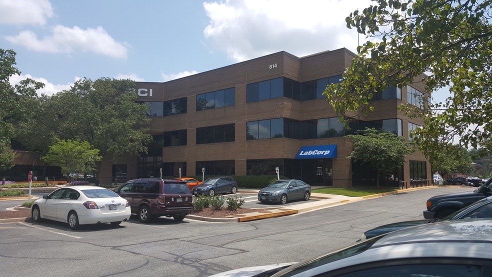 More Photos Of 814 W Diamond Ave, Gaithersburg Office For Sale