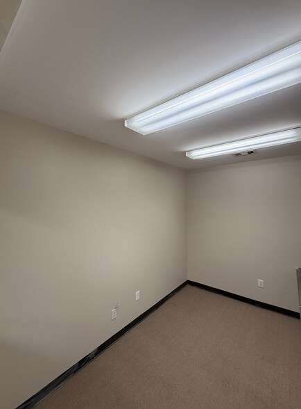 More Photos Of 856-866 W Us-80 Hwy, Pooler Freestanding For Lease