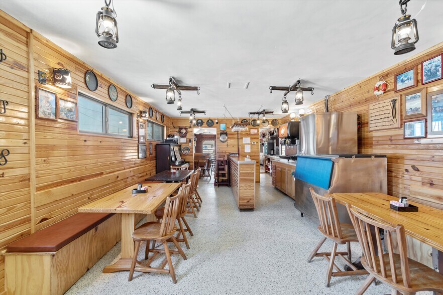 More Photos Of 110 W Bailey St, Ponder Restaurant For Sale