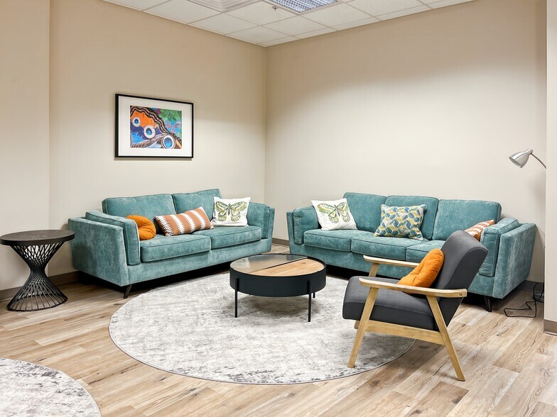 More Photos Of 300 E University Ave, Gainesville Coworking Space