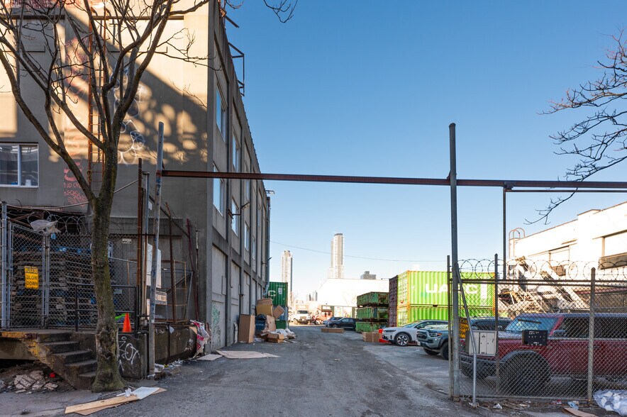 More Photos Of 53-02 11th St, Long Island City Warehouse For Lease