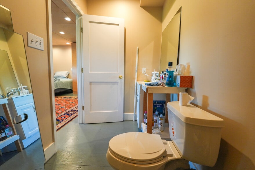 More Photos Of 7800 County Road 24, Fairhope Showroom For Sale