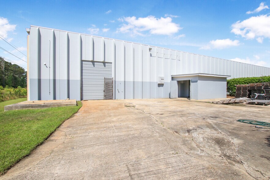 More Photos Of 7391 Pepperdam Ave, North Charleston Warehouse For Lease