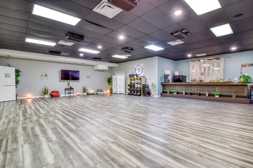 More Photos Of 1366 E 346th St, Eastlake Restaurant For Sale