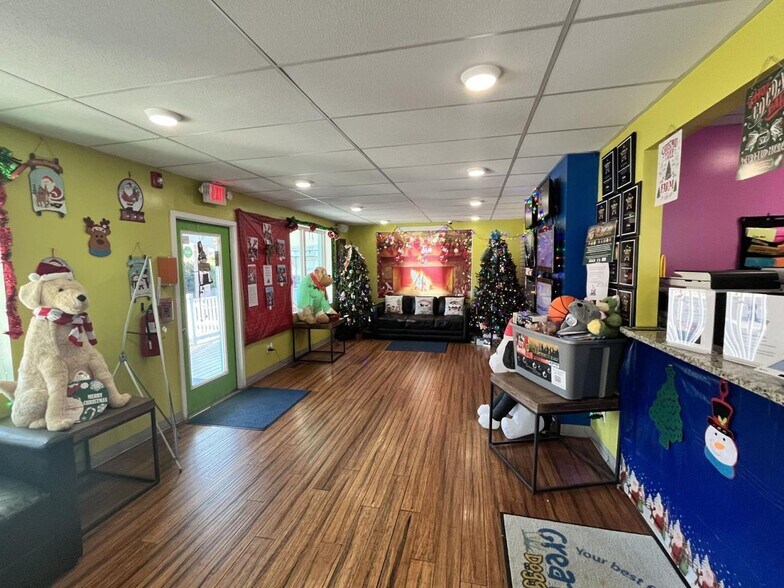 More Photos Of 2220 Laskin Rd, Virginia Beach Freestanding For Sale