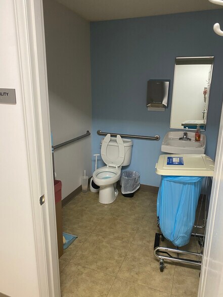 More Photos Of 114 Lee St, Shelby Medical For Sale