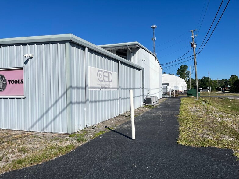 More Photos Of 16645 US Highway 19, Hudson Showroom For Sale