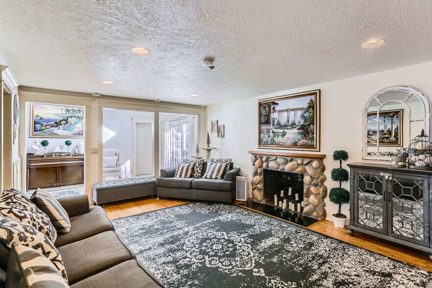 More Photos Of 5350 Lakeview Blvd, Lake Oswego Assisted Living For Sale