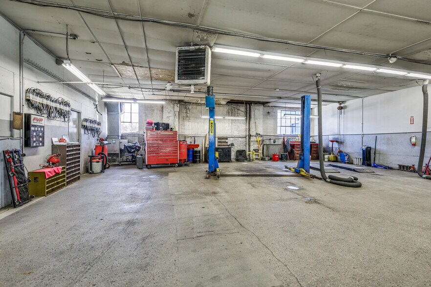 More Photos Of 3610 Lyndale Ave S, Minneapolis Auto Repair For Sale