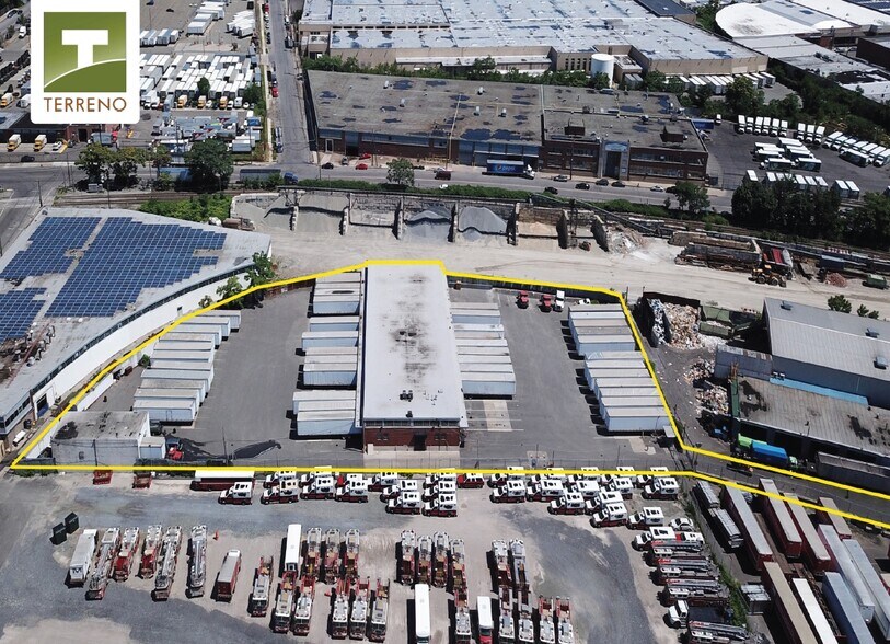 More Photos Of 1 Railroad Pl, Maspeth Warehouse For Lease