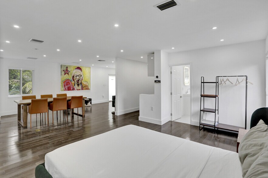 More Photos Of 430 Ne 121st St, Biscayne Park Movie Radio TVStudio For Sale