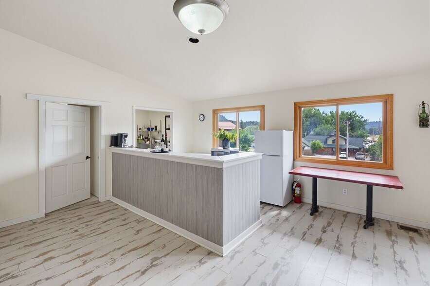 More Photos Of 158 Museum Dr, Hill City Restaurant For Sale