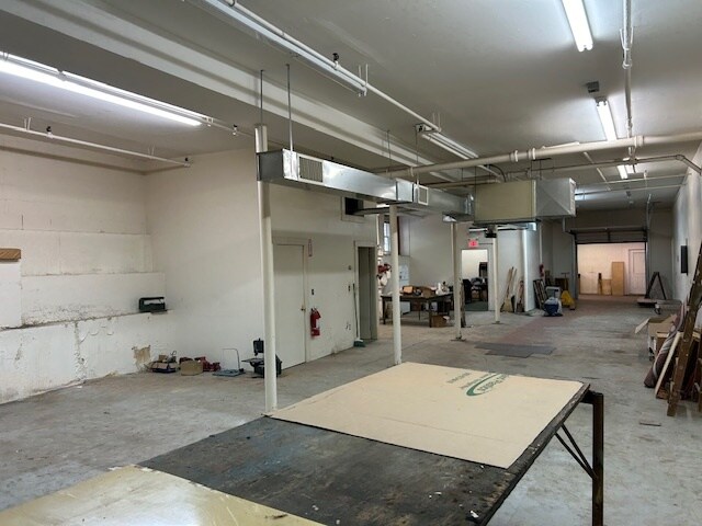 More Photos Of 16-18 Proctor St, Salem Warehouse For Lease