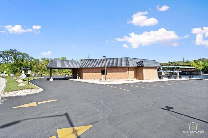 More Photos Of 320 N 2nd St, St Charles Restaurant For Sale