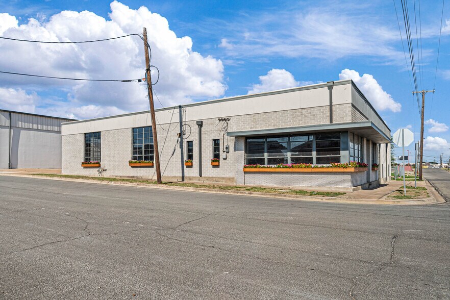 More Photos Of 4520 Fort Ave, Waco Warehouse For Sale