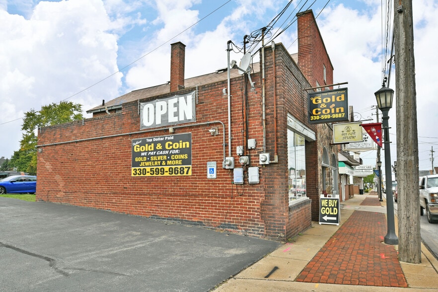 More Photos Of 12-14 N Main St, Hubbard Storefront Retail Residential For Sale