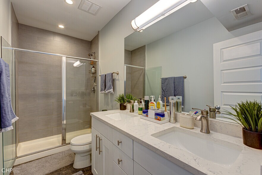 More Photos Of 6710-6712 N Northwest Hwy, Chicago Apartments For Sale