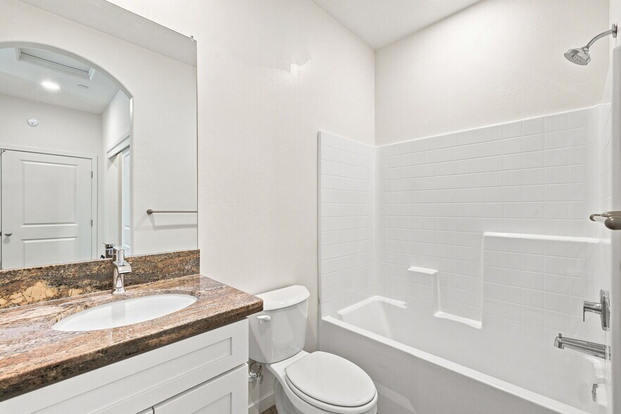 More Photos Of 9121 Prometheus Dr, Bakersfield Apartments For Sale
