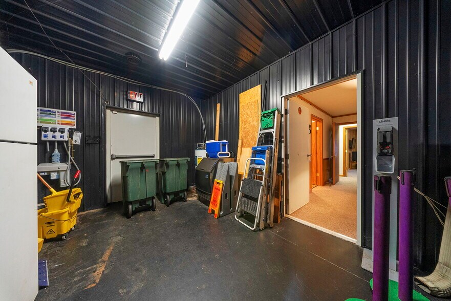 More Photos Of 848 W Johnson Dr, Terre Haute Storefront Retail Office For Sale