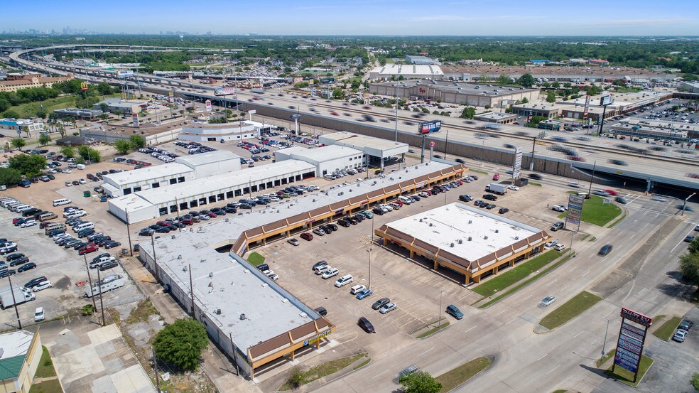 More Photos Of 11618-11698 S US 59 Hwy, Houston Unknown For Lease