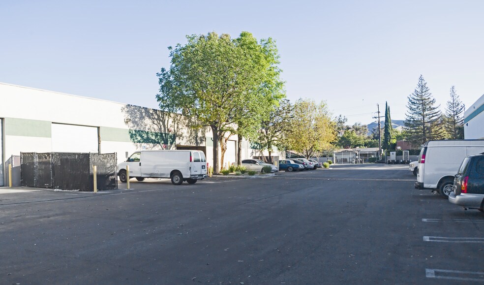 More Photos Of 12701 Van Nuys Blvd, Pacoima Warehouse For Lease