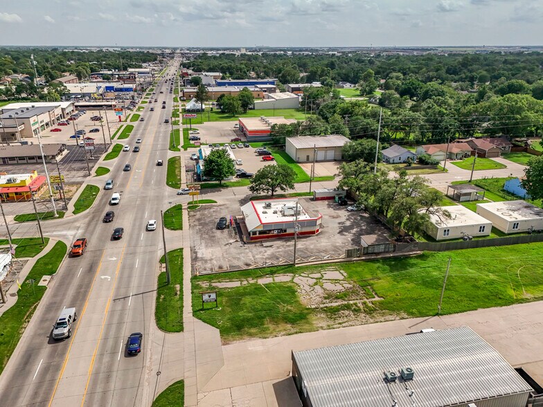 More Photos Of 503 N West St, Wichita Fast Food For Sale