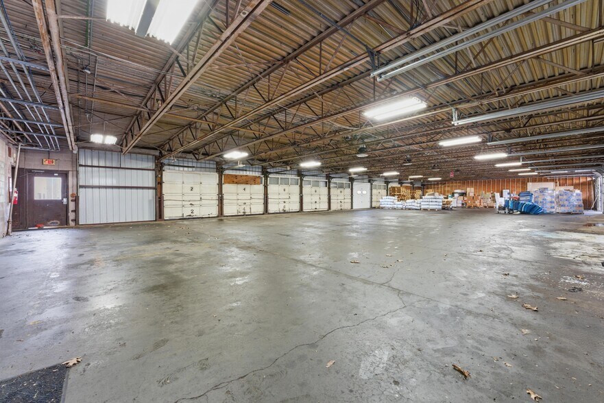 More Photos Of 100 Progress Ave, Springfield Truck Terminal For Lease