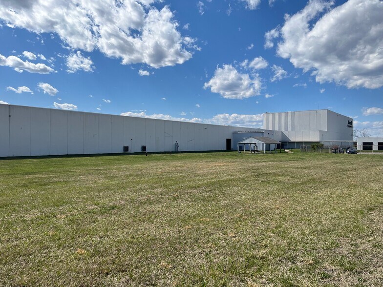 More Photos Of 310 Founders Ln, Appomattox Manufacturing For Sale