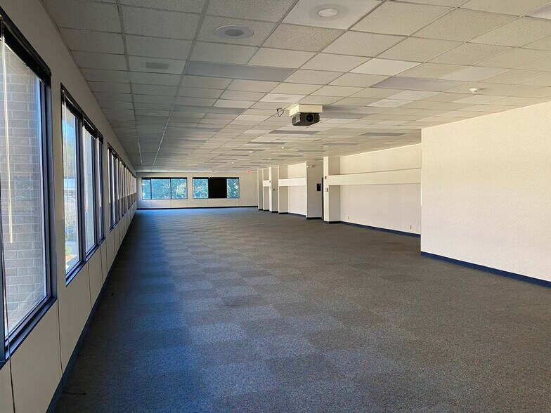 More Photos Of 4025 University Pky, Winston-Salem Unknown For Lease