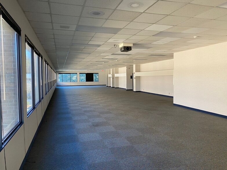 More Photos Of 4025 University Pky, Winston-Salem Unknown For Lease