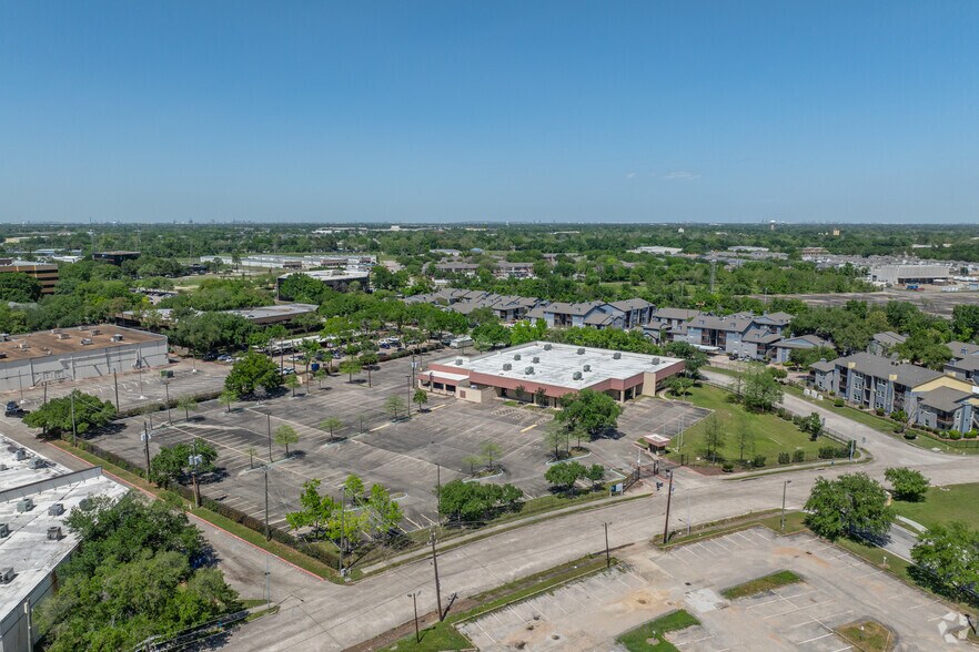 More Photos Of 12055 Kurland Dr, Houston Warehouse For Lease