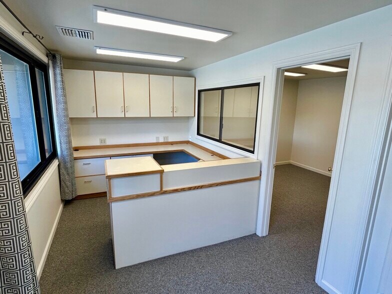 More Photos Of 1395 Marsten Rd, Burlingame Warehouse For Lease