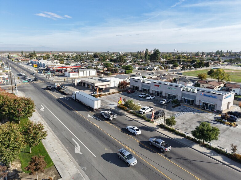 More Photos Of 1311 Highway 46, Wasco General Retail For Sale